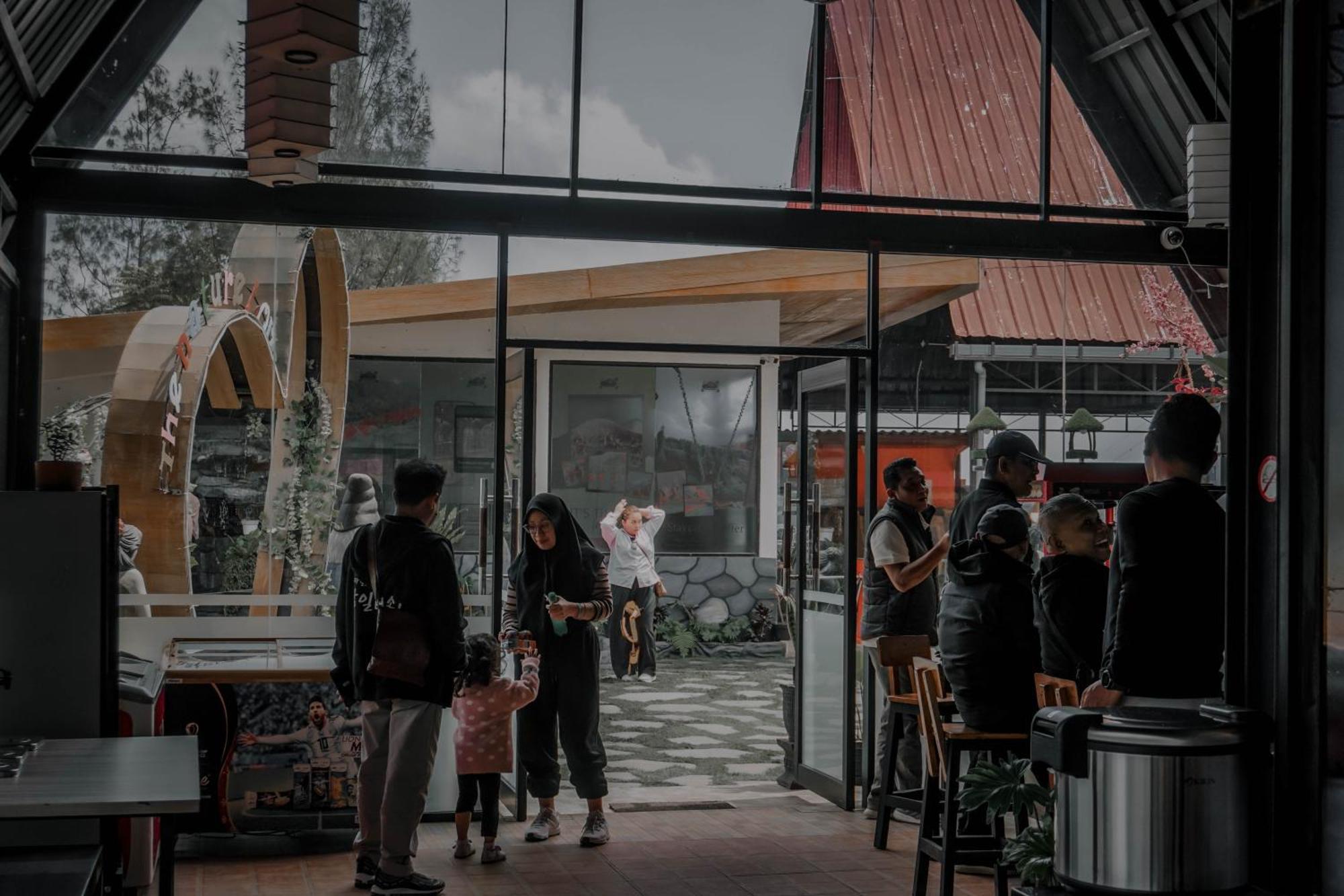 Hotel Nature Bromo And Resort Pasuruan Exteriör bild