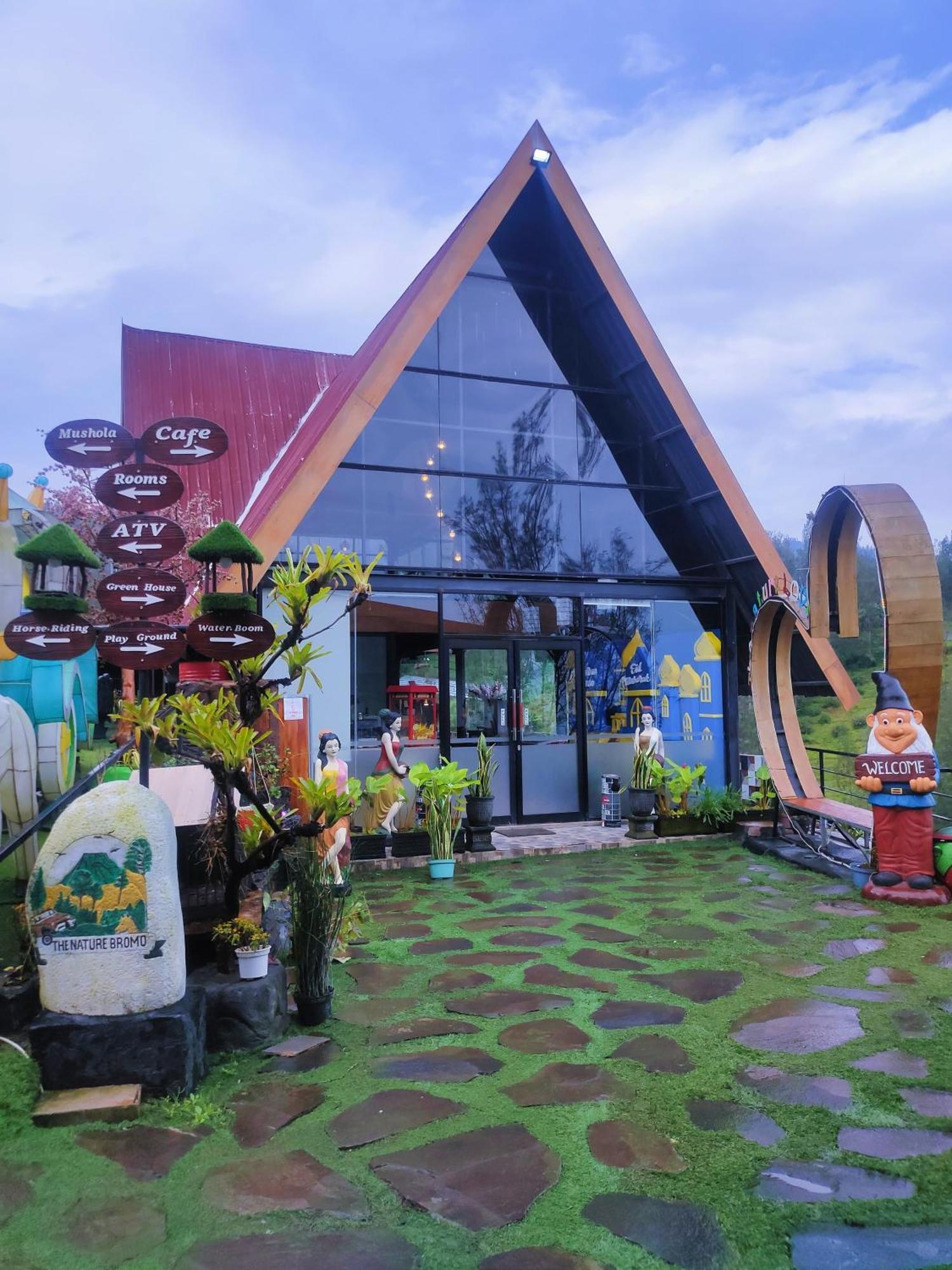 Hotel Nature Bromo And Resort Pasuruan Exteriör bild