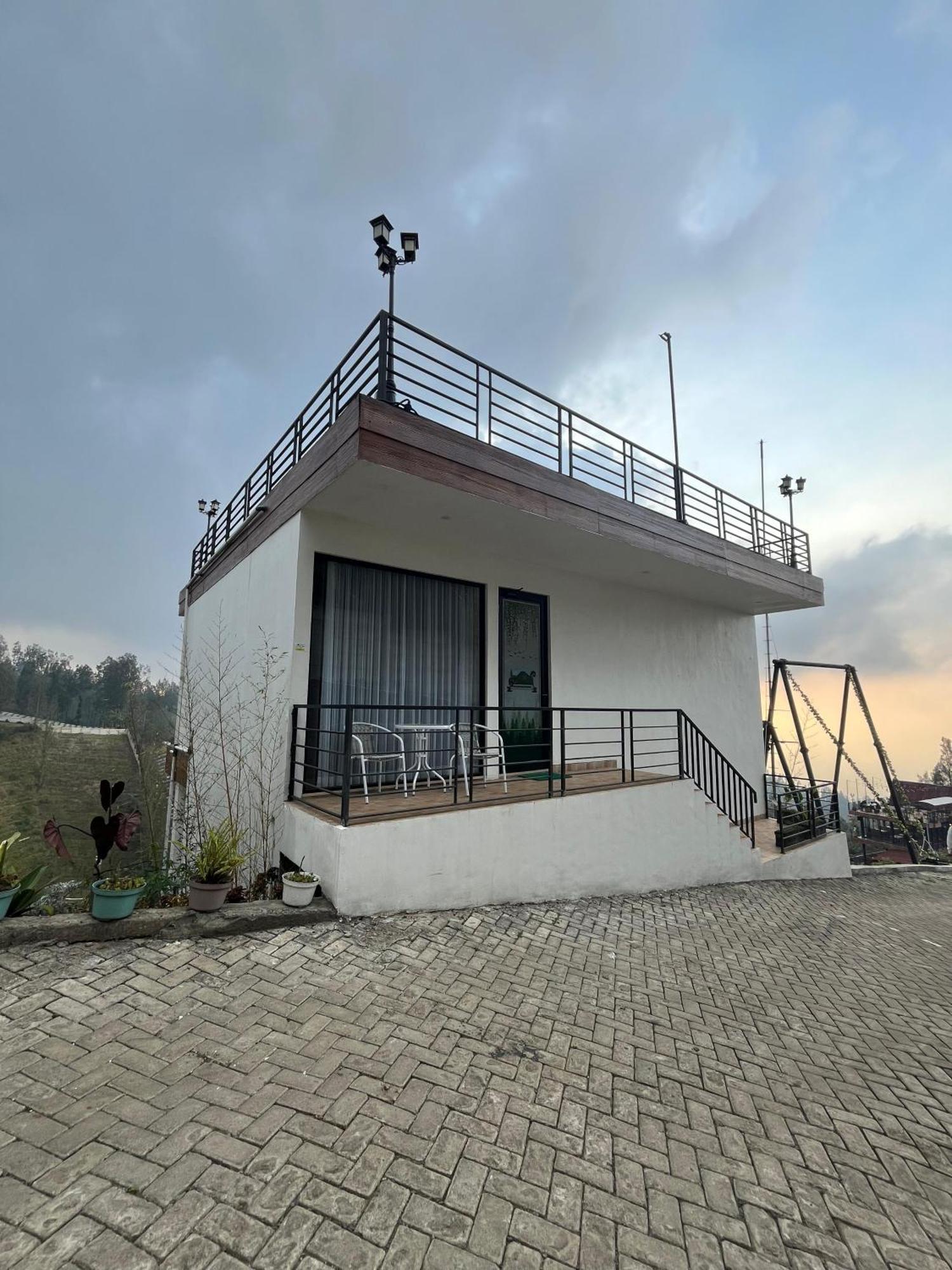 Hotel Nature Bromo And Resort Pasuruan Exteriör bild